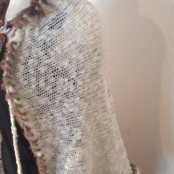 Hand Knit Cape with Authentic Rabbit Fur Trim - Picture 6 of 6